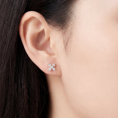 18k White Gold Diamond Flower Stud Earrings