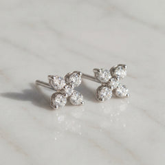 18k White Gold Diamond Flower Stud Earrings